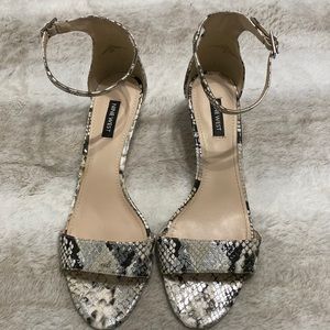 Nine West snake print Kitten Heel 9.5 ❤️